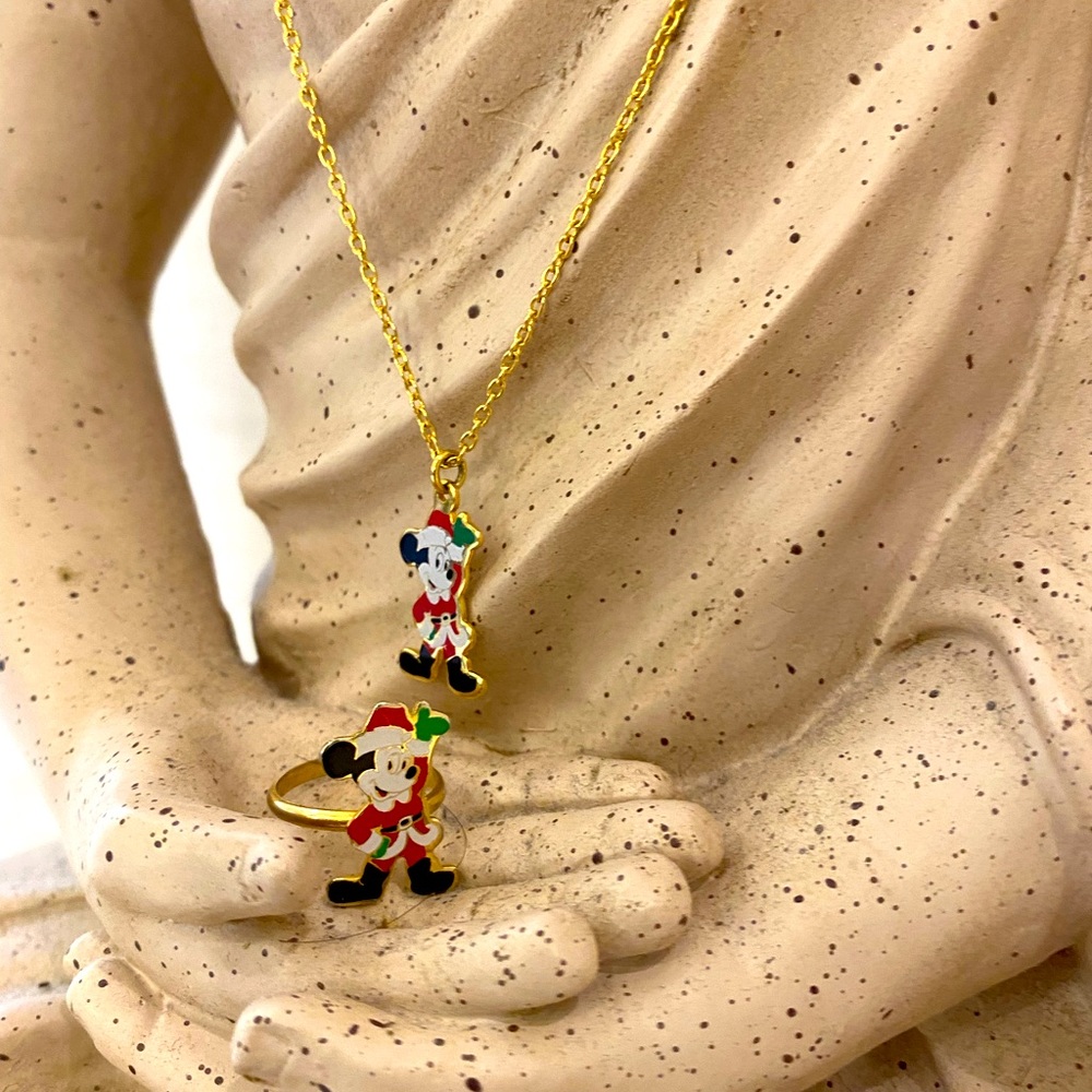🎉HP🎉 A very Mickey Xmas necklace and adjustable ring